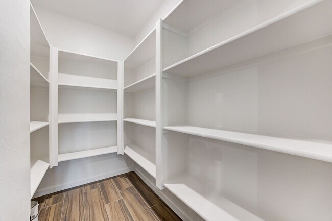 Building Photo - Brand New Home In Mustang!