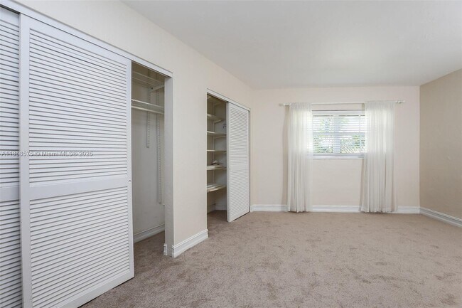 Building Photo - 8650 SW 67th Ave