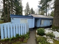 Building Photo - 3 Bd / 1Ba Renton Condo