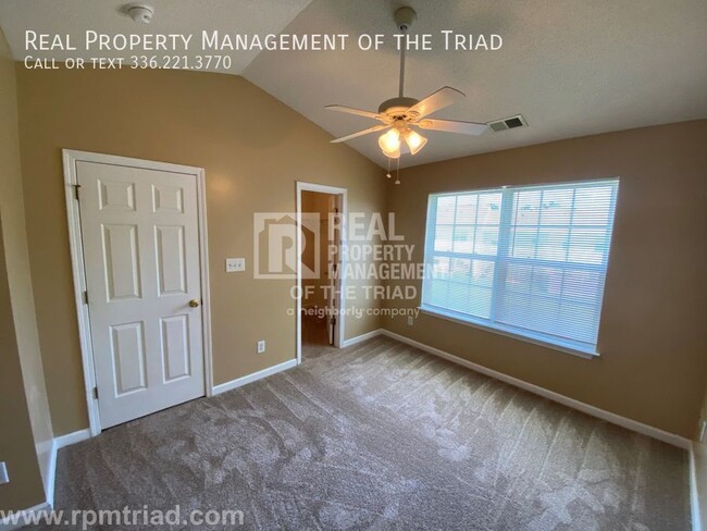 Building Photo - *Move In Special* $250 OFF MOVE IN SPECIAL...