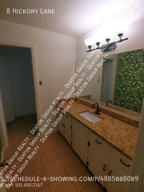 Building Photo - 8 Hickory Ln