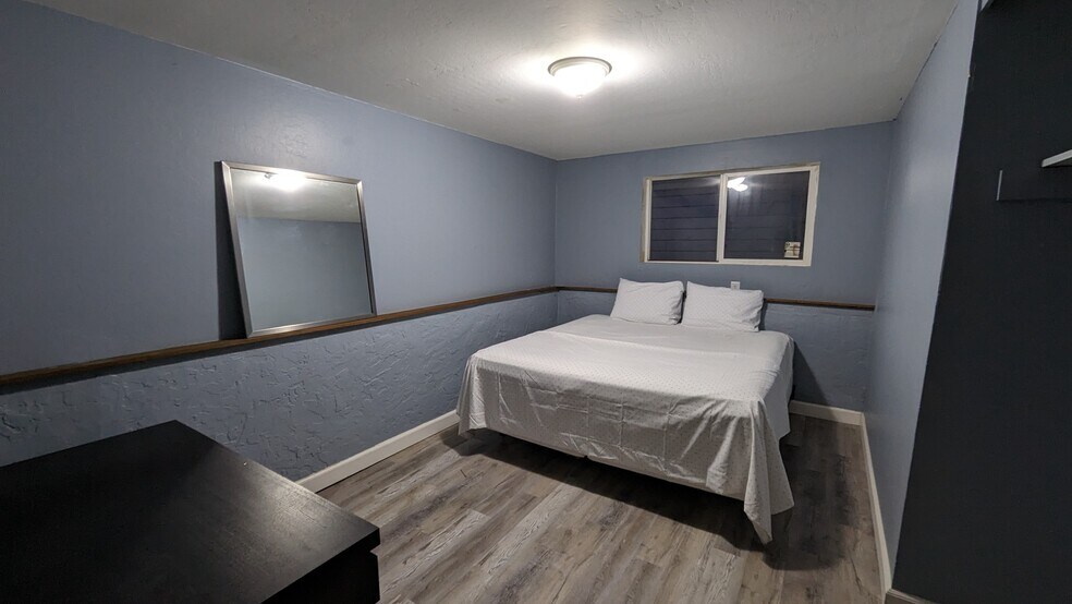 Primary Photo - 163 Gifford Ave