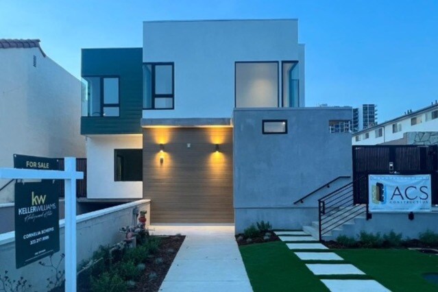 Building Photo - 373 W Doran St