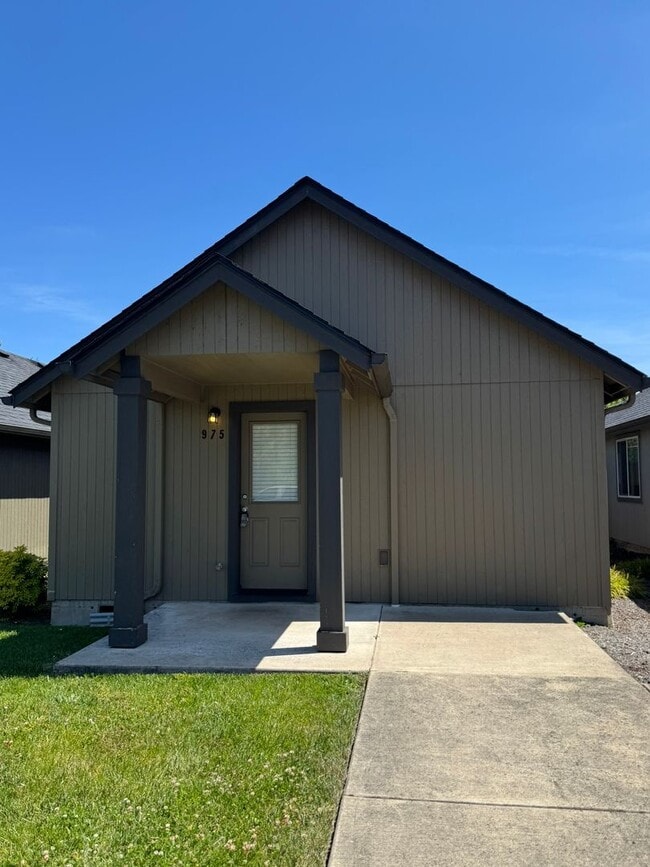 Building Photo - 975 S Goshen-Divide Hwy
