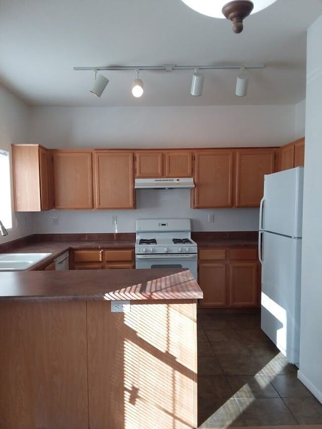 Building Photo - First floor unit in luxury gated Northwest...