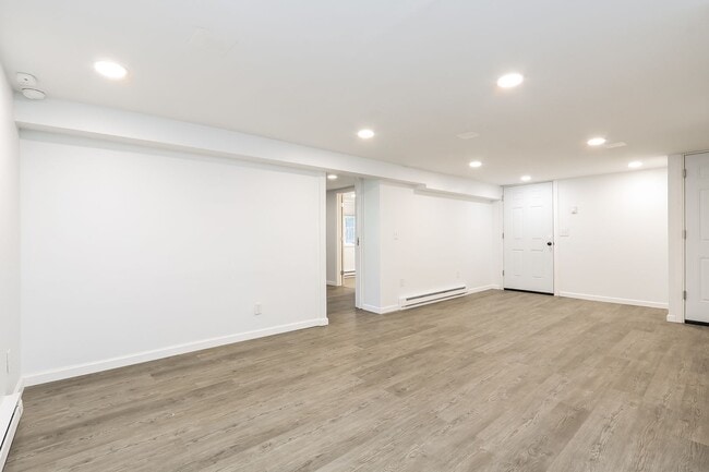 Building Photo - 400 W Bridge St