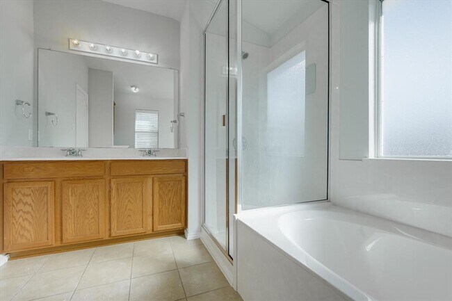 Building Photo - 906 Washburn Dr