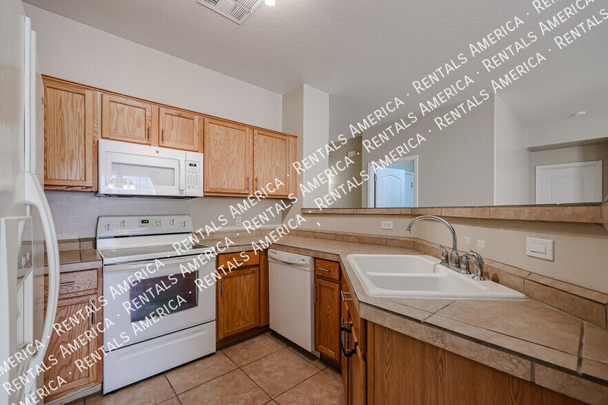 Building Photo - 17518 W Lisbon Ln