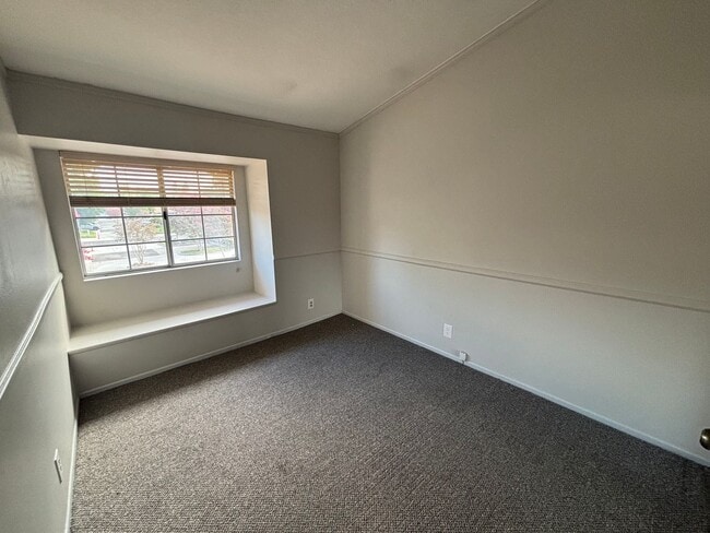 Building Photo - Charming 3-Bedroom Home in the Mountain View Court Community!