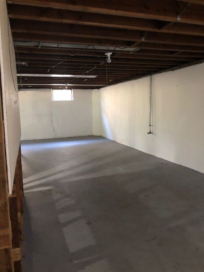 Building Photo - 3 Bedroom 1 Bath Beautifully Updated Home in Florissant, MO.