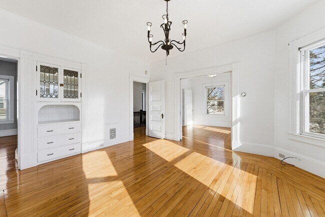 Building Photo - 33 North Blvd