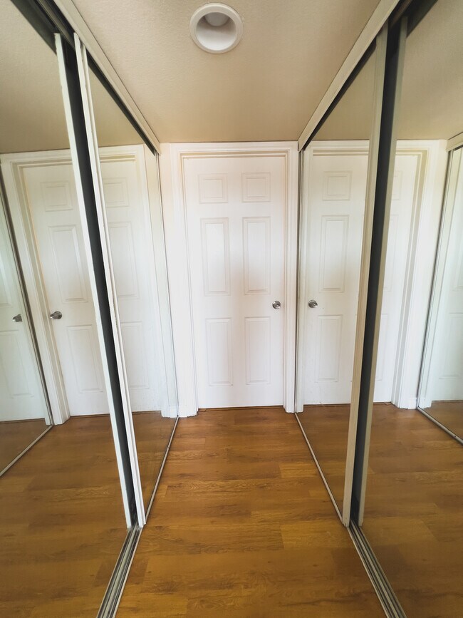 Building Photo - 3915 Nobel Dr