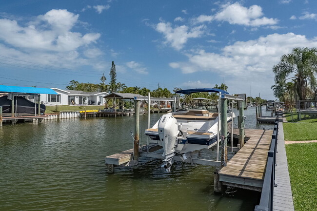 Building Photo - Gorgeous deep water canal front home