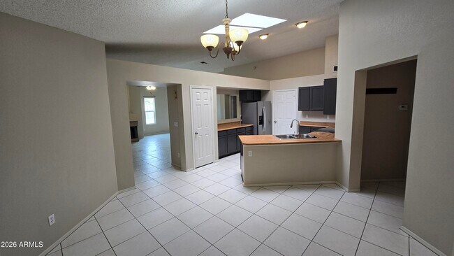Building Photo - 6320 W Shaw Butte Dr