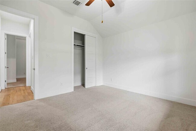 Building Photo - 401 Sitlington Ln