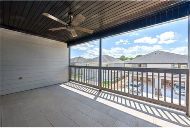 Building Photo - 914 S Benchmark Ln