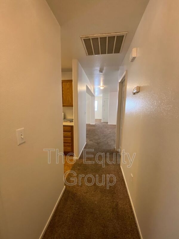 Building Photo - 3848 E Oak Ave