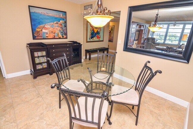 Building Photo - 2661 S Course Dr