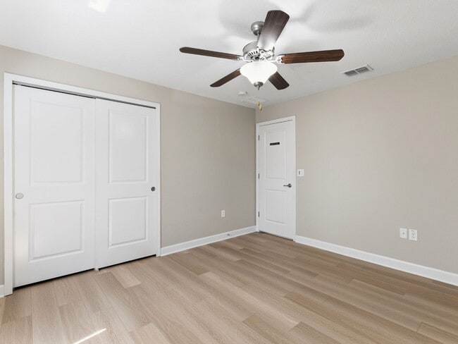 Building Photo - Stunning 3 BR + LOFT/2.5 BA /2-Car Garage townhome in the highly desirable GATED community of Hid...