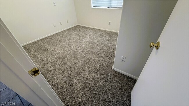 Building Photo - 2424 Predera Ave