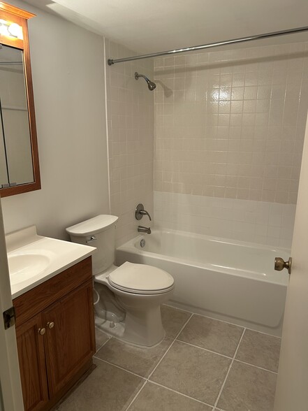Guest bathroom - 1015 Green Pine Blvd