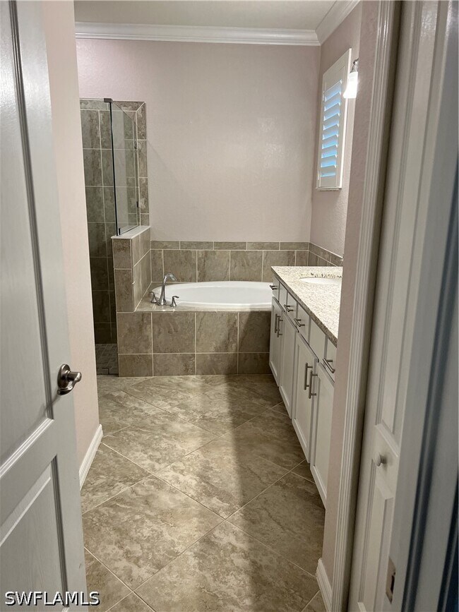 Building Photo - 4163 Bluegrass Dr