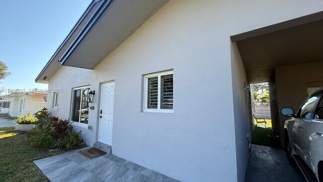 Building Photo - 4701 NE 3rd Ave