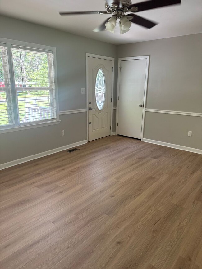 Building Photo - 3 BR 1 BA near Onslow Pines Park