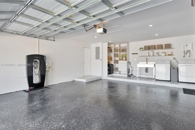 Building Photo - 4000 N Circle Dr