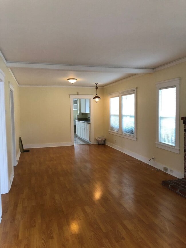 Building Photo - Available Now: 3 Bedroom 1 Bath House