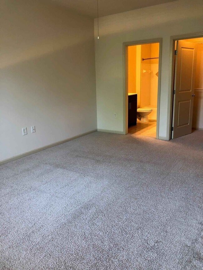 Building Photo - 4241 Summit Corner Dr