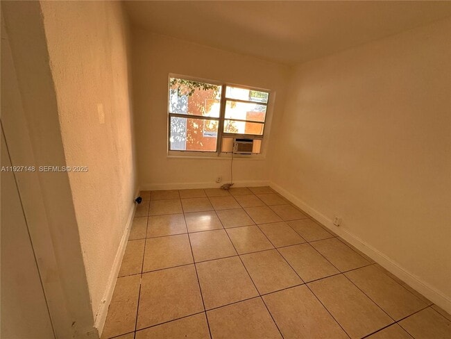 Building Photo - 1429 SW 3rd St