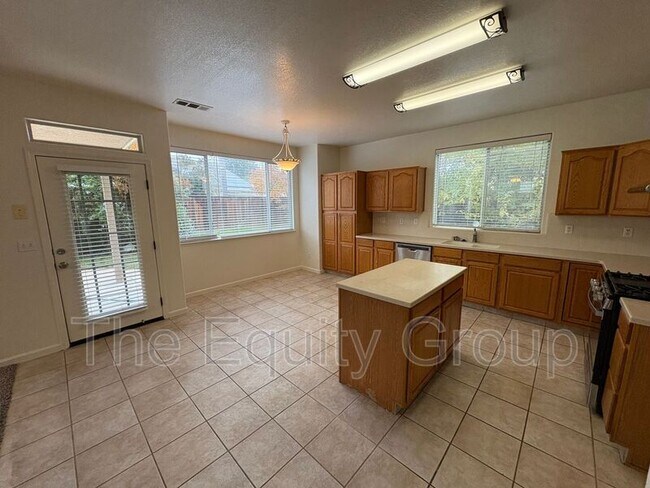 Building Photo - 2650 S Peppertree St