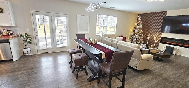 Building Photo - 404 Starbuck Parkway