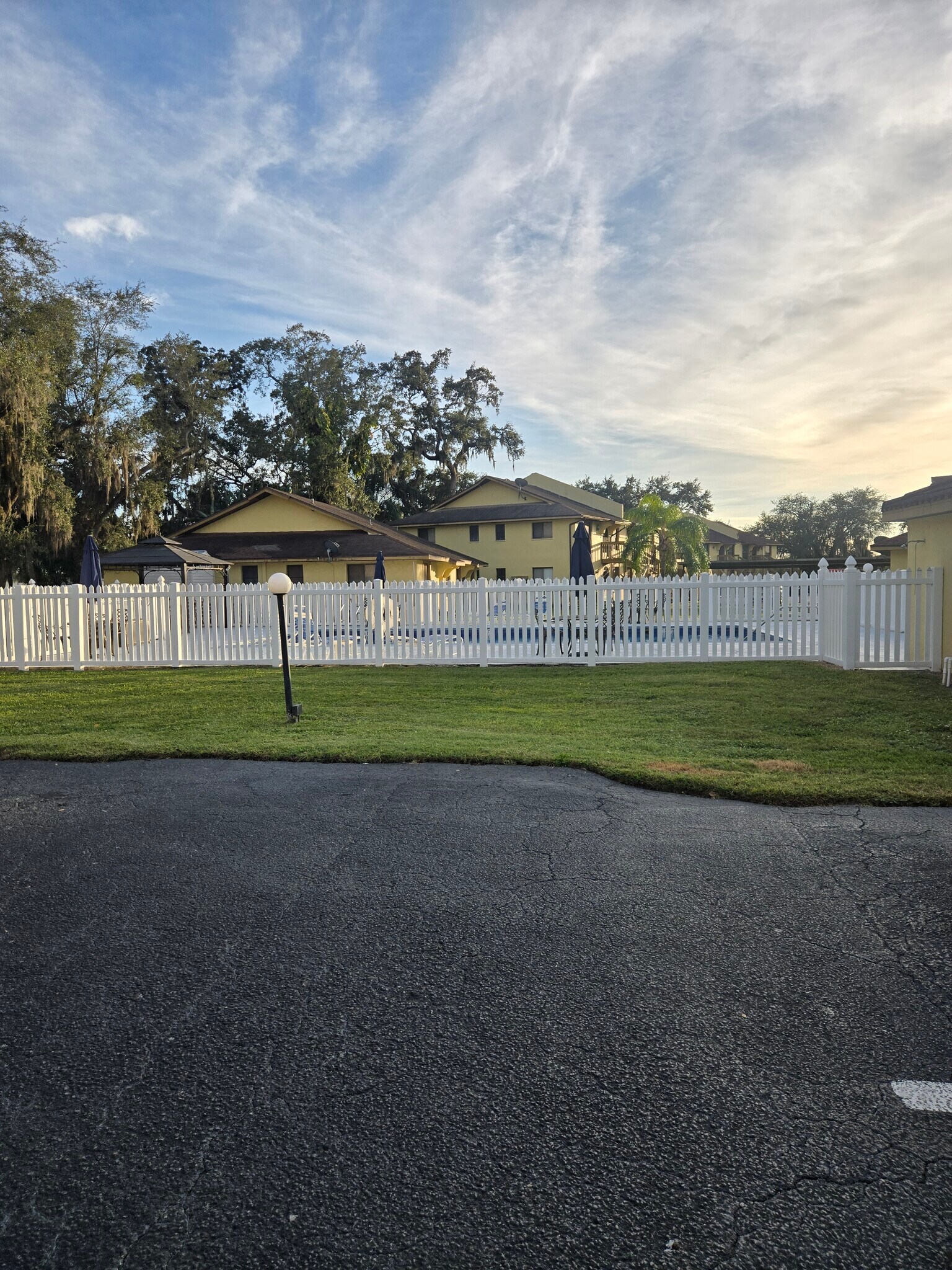 Building Photo - 2135 Golfside Village Dr