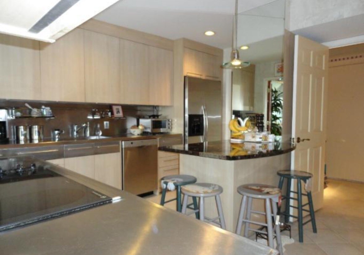 Kitchen - 800 25th St NW