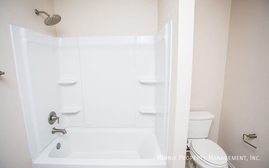 Building Photo - 14211 Vernon Ave