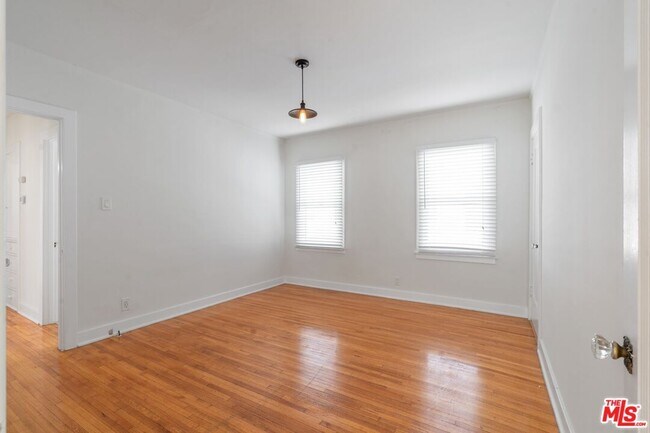 Building Photo - 5606 S Rimpau Blvd