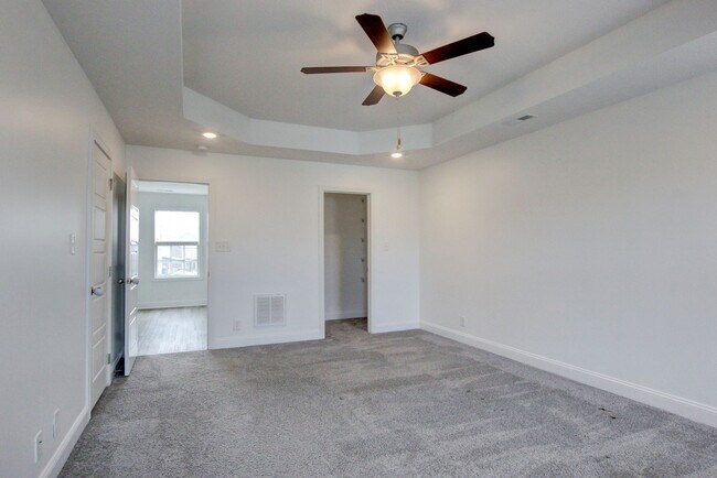 Building Photo - Fresh and so Clean Clean Close to Everything!