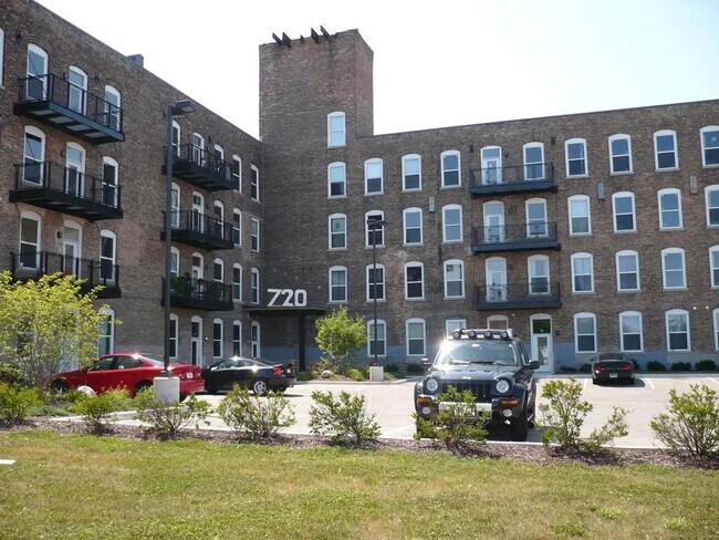 Building Photo - 720 S Marquette St