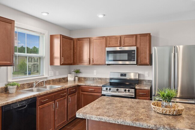 Building Photo - ?Beautifully F?resh Painted Carpetless 4-B...