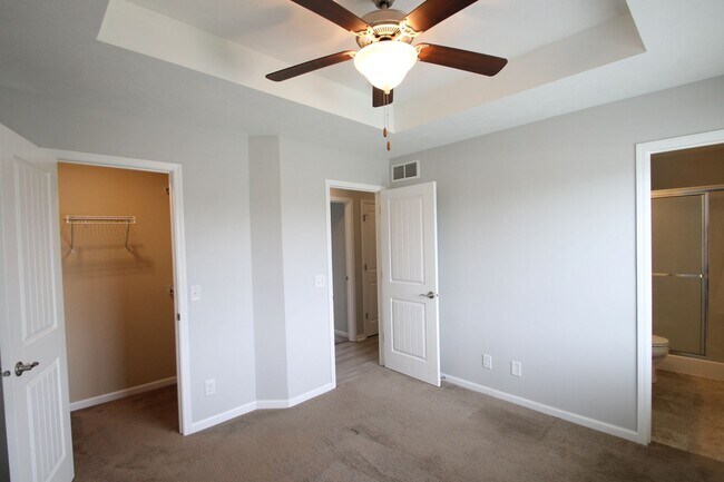Building Photo - Fall Move In Special!!!  1/2 Off 1st Month...