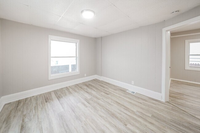 Building Photo - 593 Emerson St