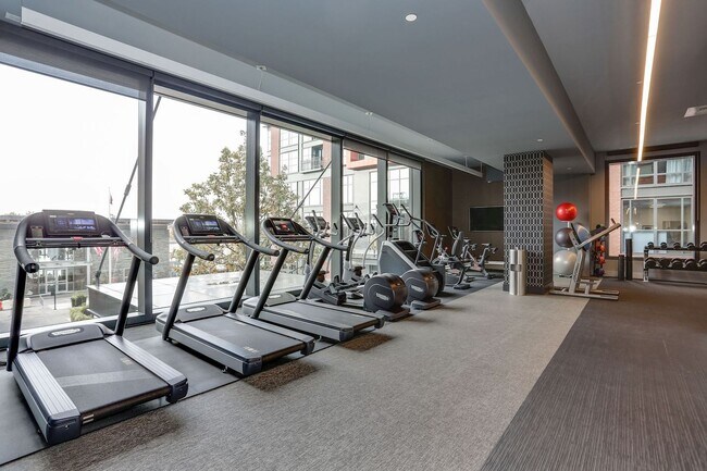 Building Photo - 1 Bed Plus Den 1 Bath! Pets Welcome! Pool!