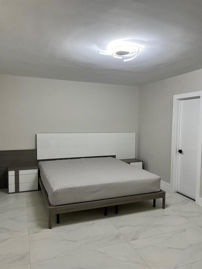 Building Photo - 3001 S Ocean Dr