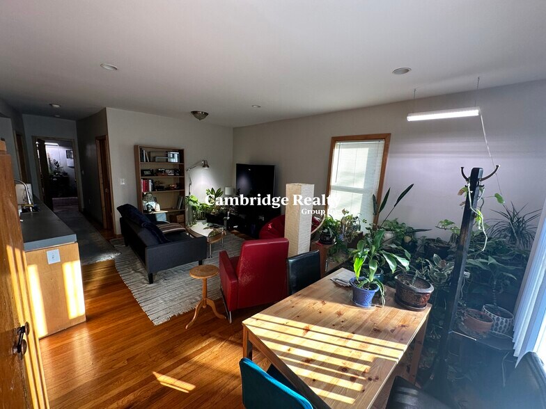 Building Photo - 135 Columbia St