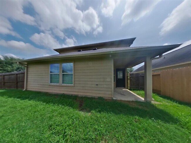 Building Photo - 21439 Jamals Way