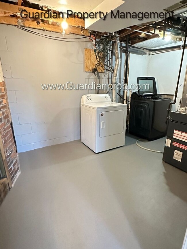 Building Photo - Champlin Single Family Home, Large Fenced Yard, Deck, 2 Car Garage,  Video Tour