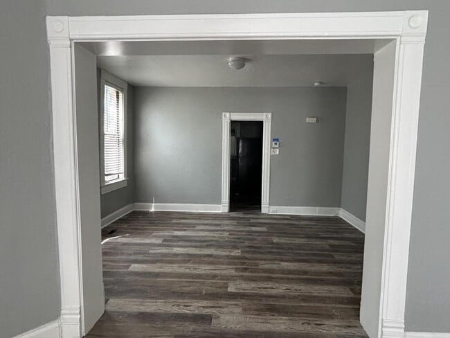 Building Photo - 550 W 400 N