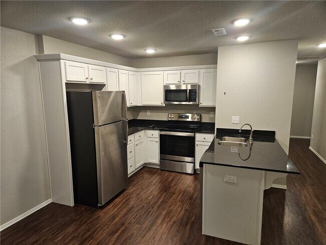 Building Photo - 2483 N Brophy Ave